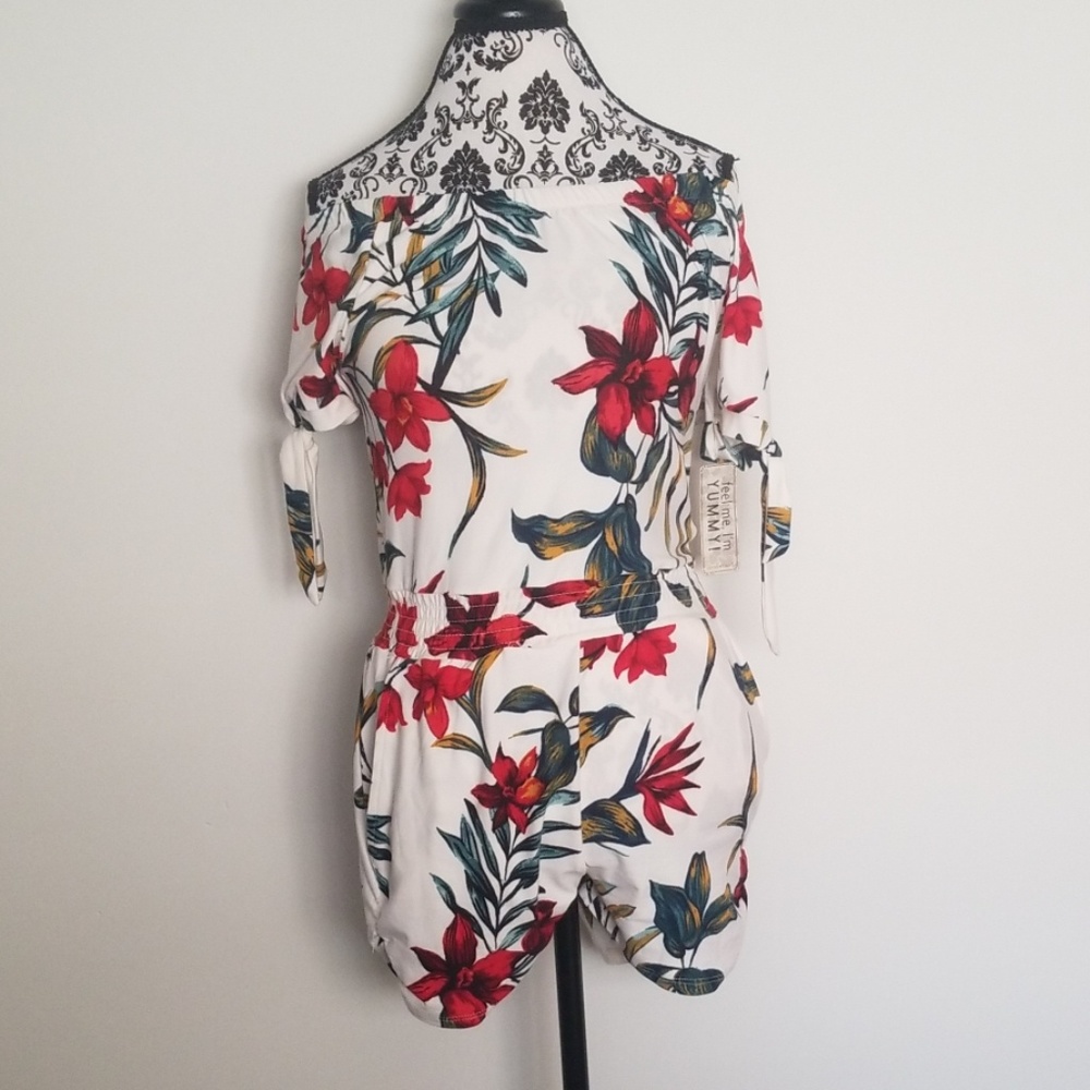 *NEW*  NWT HAWAIIAN PRINT ROMPER